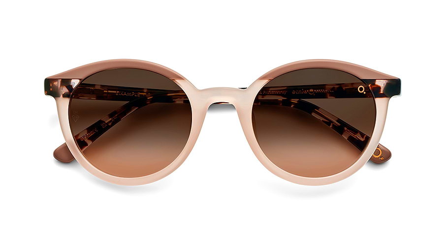 Das Bild zeigt die Sonnenbrille EIXAMPLE PKHV von der Marke Etnia Barcelona in rosa matt/havanna.